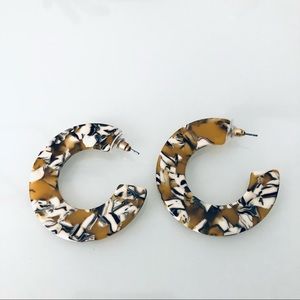 EXPRESS RESIN  HOOP EARRINGS